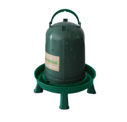 Nap�je�ka pro dr�be� s no�i�kami 10 l recyklovan�