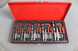 Sada na opravu metrick�ch z�vit� 131 ks HOTECHE 700541